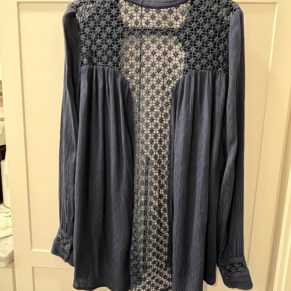 Free People Womens Navy Blue Lace-Back Button-Up Blouse Top size Med Long Sleeve